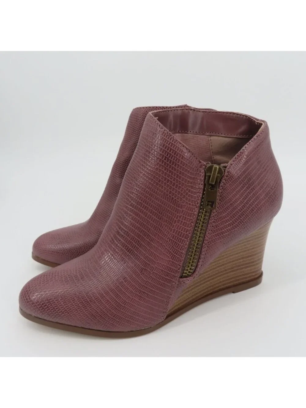 Journee Collection Women 9 GLAM True Comfort Foam Purple Wedge Zip Booties Shoes